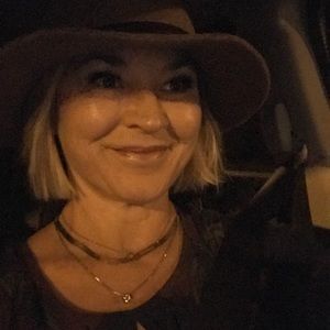 Meet your Posher, Debbie